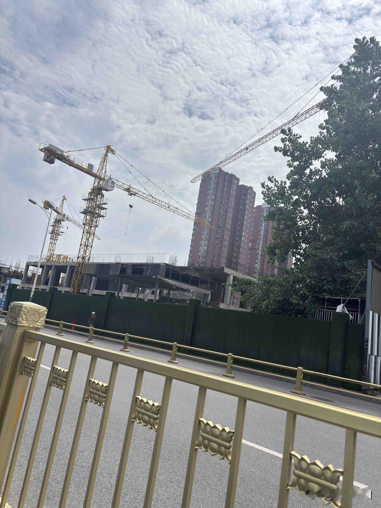 西安工农路的文樾华府，这路停工时间挺长的，以前买这房的业主们，钱给退了吗？现在这