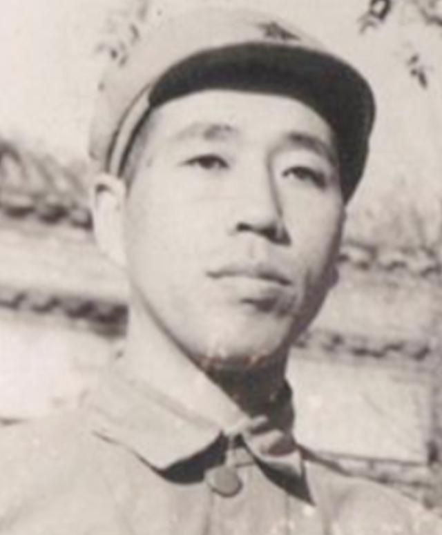 1943年，有位八路军营长受重伤，治了整整一年，动了7次手术，伤情还是没好转。上