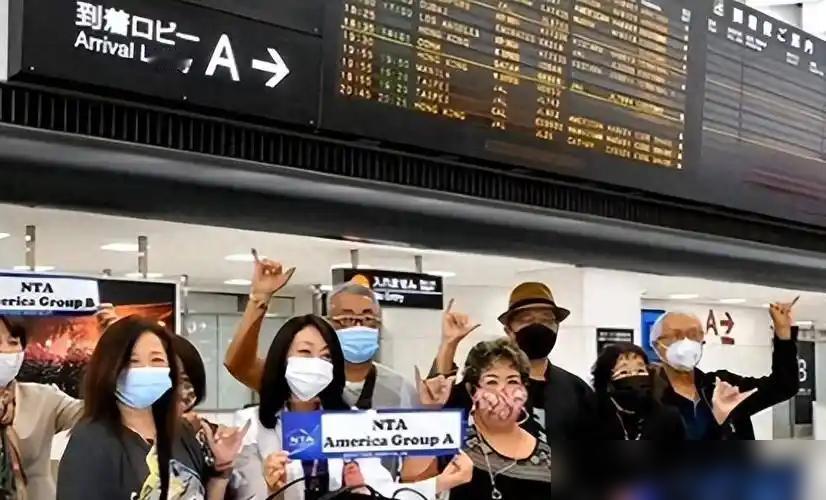 日本人特别高兴，他们发现日本各大热门景点人少了七成，日本人说，中国人这些天不来日