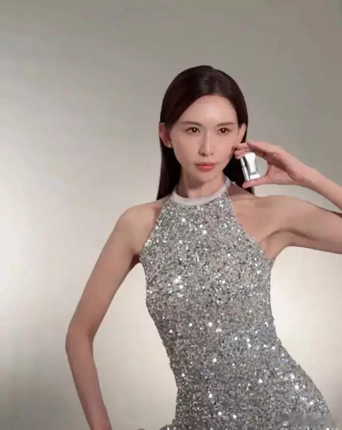 分享娱乐52岁林志玲状态惊艳 一举一动都透着优雅 