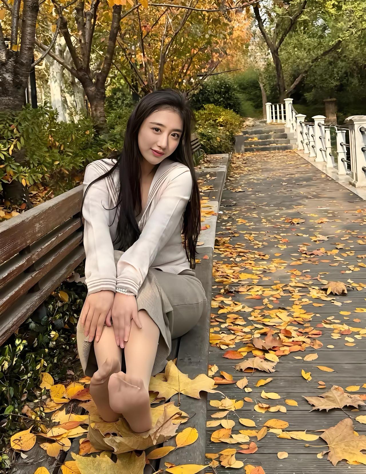 随手拍下城市黄昏，晚霞把天际染成橘红色，楼宇的剪影在余晖中安静伫立。按下快门的瞬