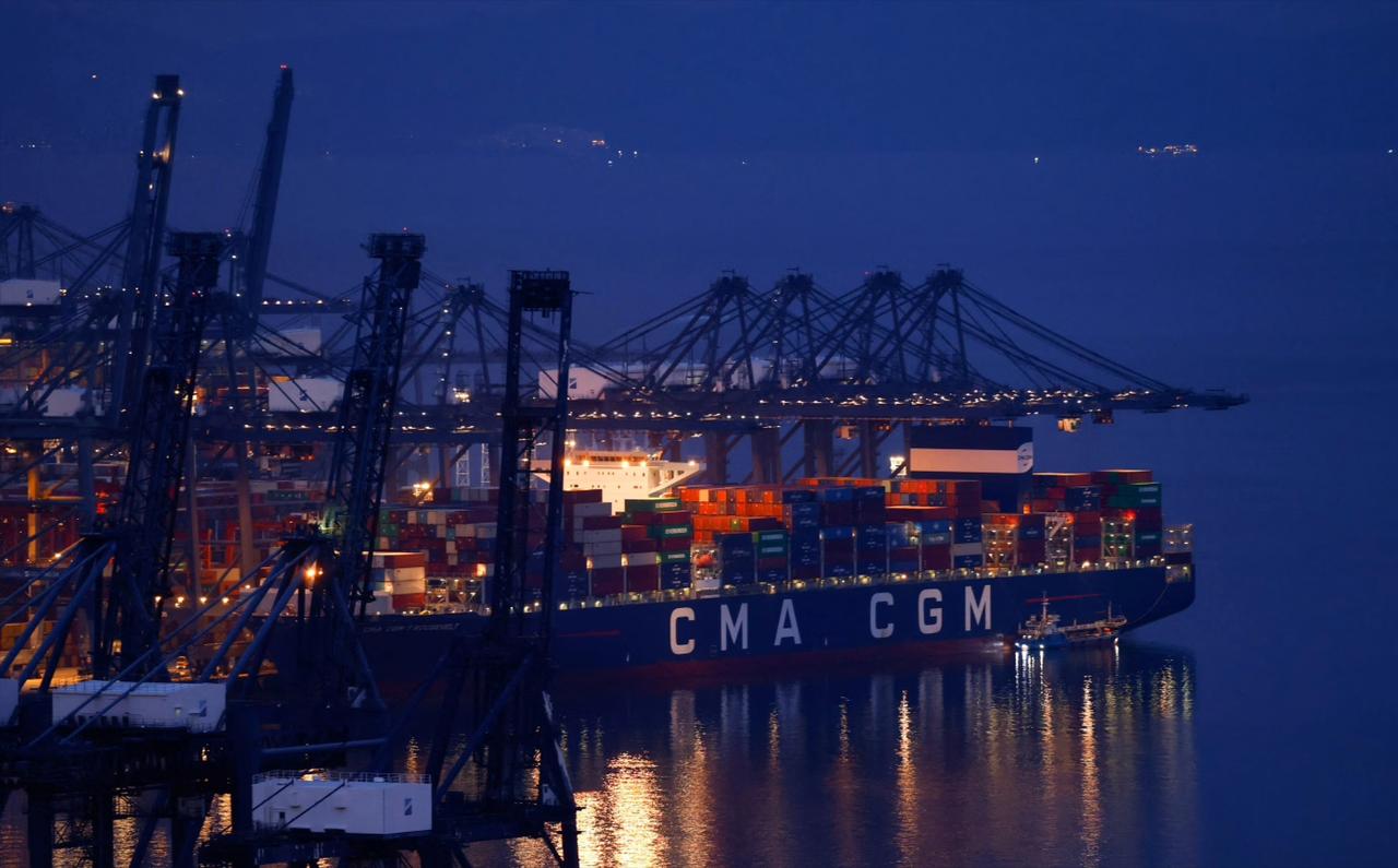 你收我也收，交通运输部宣布对美国船只征收特别港务费！
 
中国交通运输部10月1