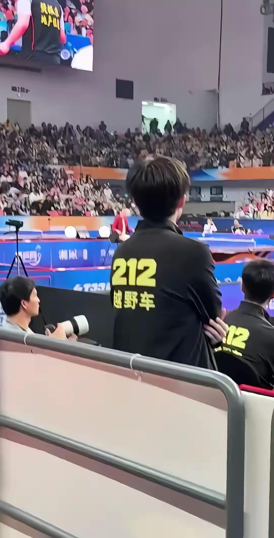 就是个又可爱又帅的孩子，太招人稀罕了，太优秀[赞][赞][赞][赞]
