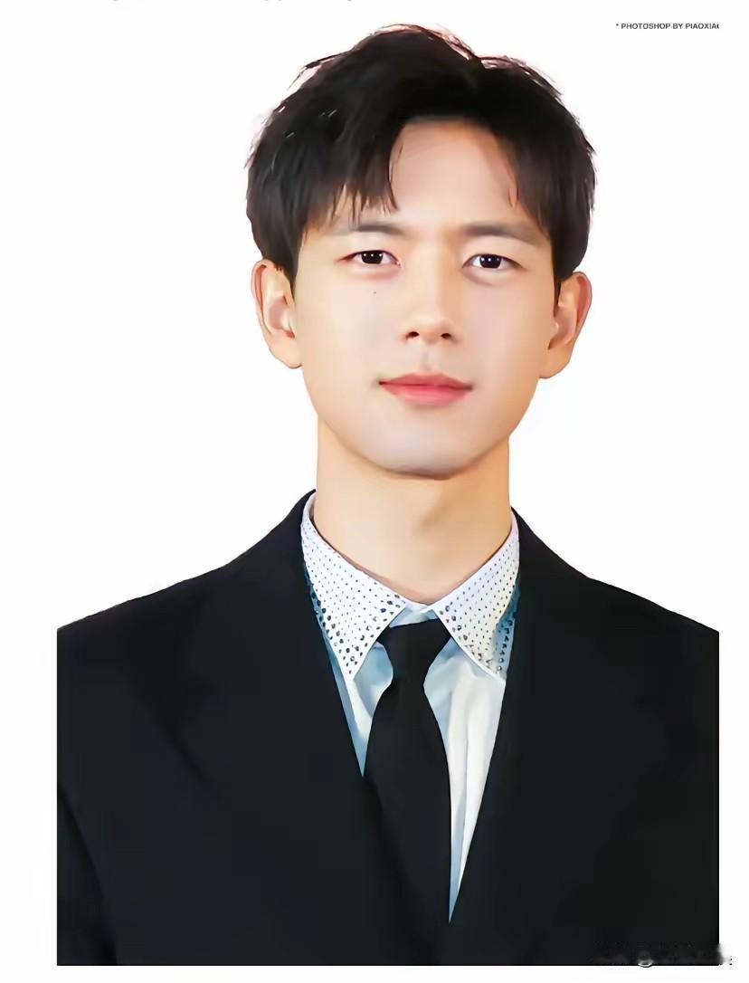 一觉睡醒，
全中国人民都知道了，
34岁李现，居然
又给杨紫庆生了！
今天是杨紫