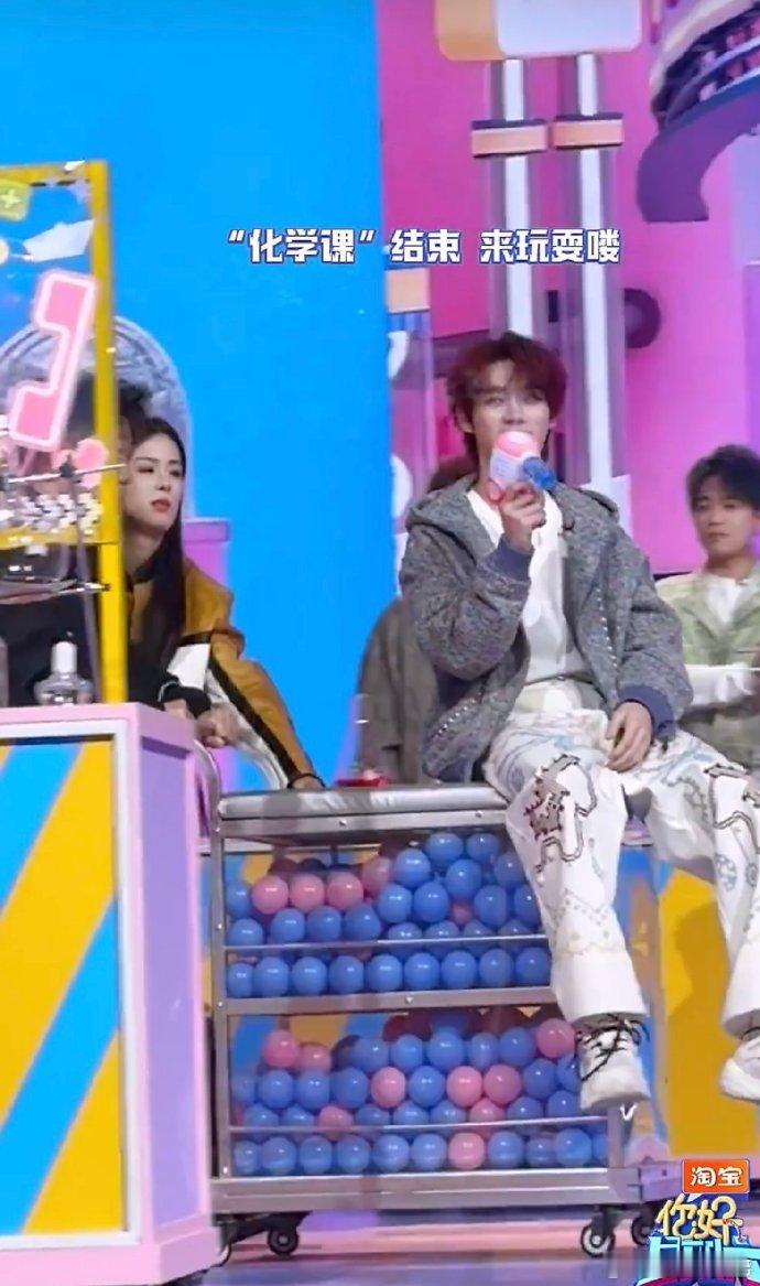 丁程鑫好6团宠有原因的你好星期六游戏环节里既能精准反击，又能巧妙配合队友，实力在