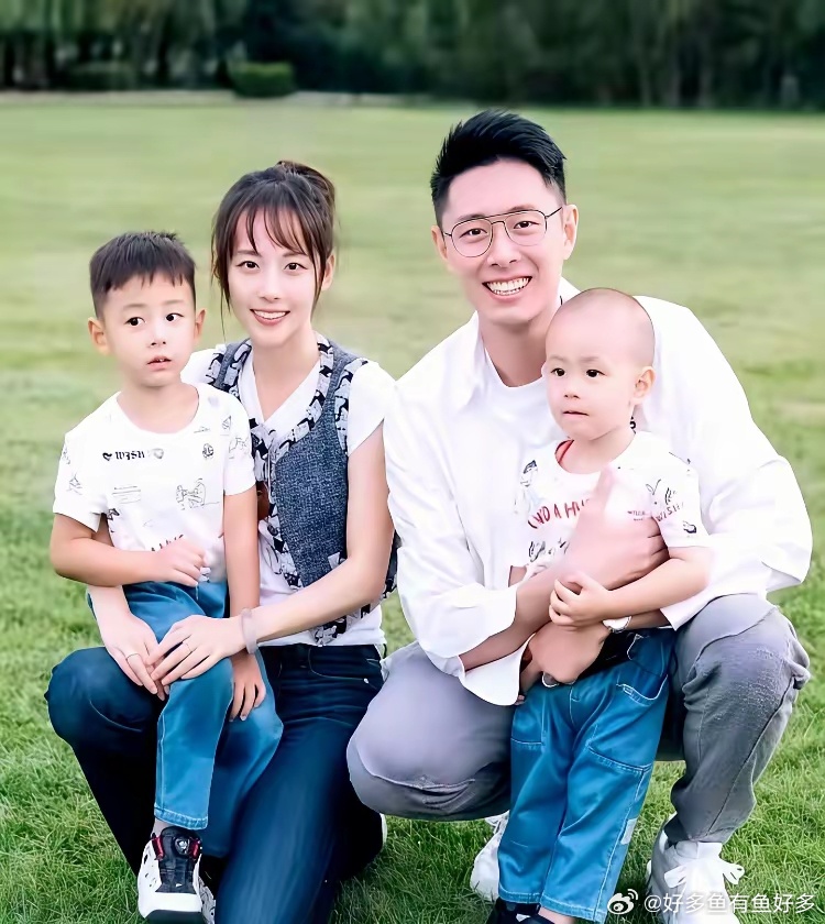 买超当年对着全国观众说和张嘉倪只有丧偶没有离婚，现在出轨对象都怀了。当年张嘉倪凭