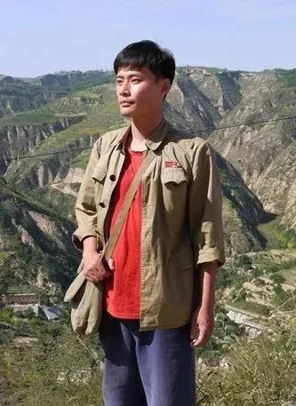 [微风]1973年，知青刘朝旭被推荐上大学，临走时去找队长告别。没想到，在他家窗