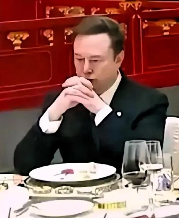马斯克敢疯狂追梦，不计得失大胆试错，敢于打破固有规则。而我们大多习惯按经验办事，