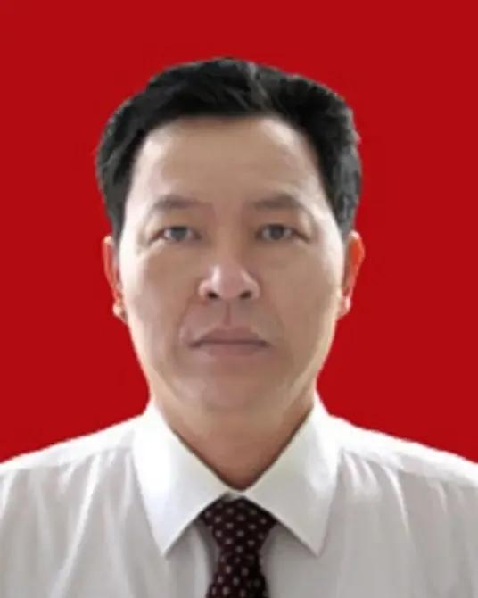 1984年，战斗英雄杜海山被妻子告上法庭，妻子含泪控诉：每月70块钱的工资，他只