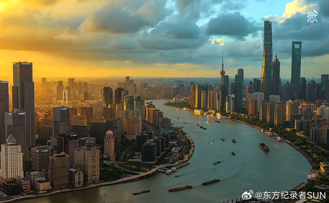 深圳房子的故事：深圳的房子一路暴涨，2021年最高峰时，二手房均价达到了8.3万