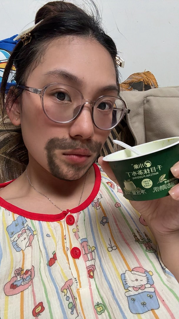 抹茶布丁好吃爱吃 谁注意到叔又换了新睡衣🫰🏼 