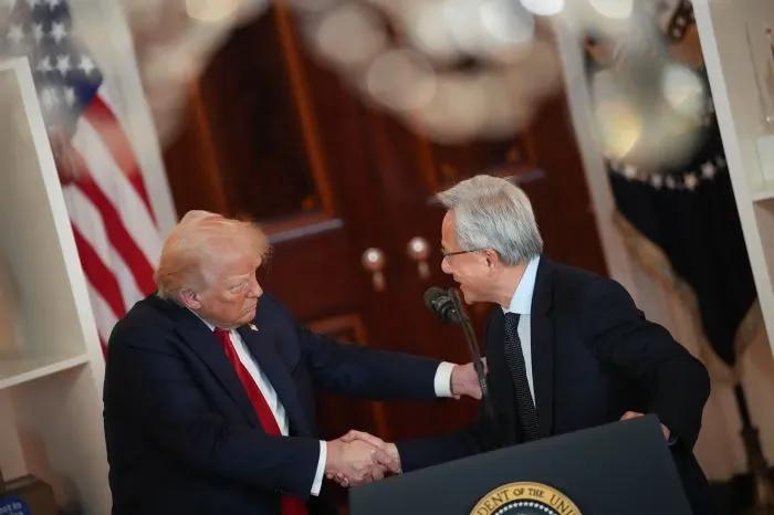 🇺🇸 🇨🇳美国计划利用人工智能芯片定位追踪技术封锁中国

华盛顿正在与芯