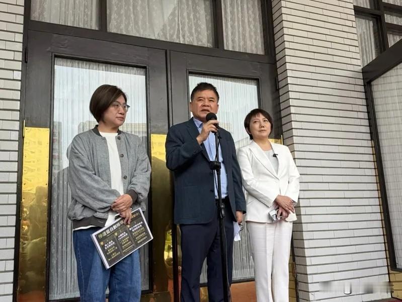 庄瑞雄叫嚣：“台湾前途不容中国说三道四”

针对大陆强调“台独与台海和平稳定水火