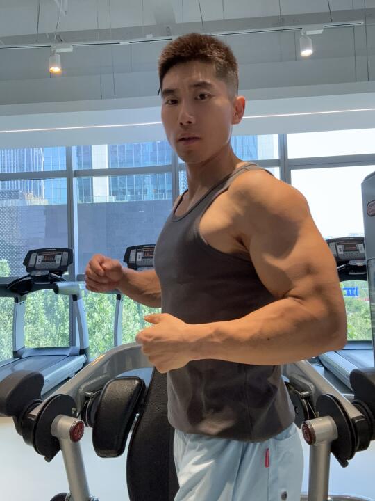 唔刃背心，练起来更帅！