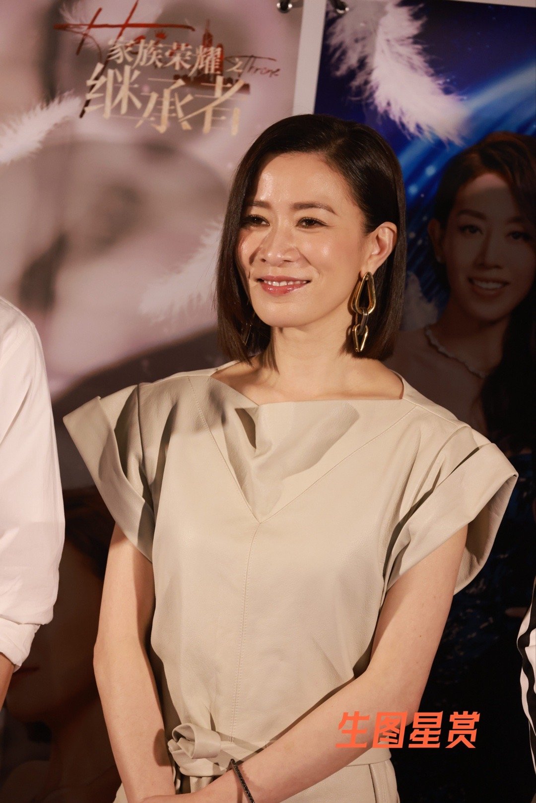 佘诗曼#家族荣耀之继承者# 见面会，好美的阿佘[打call] ​​​