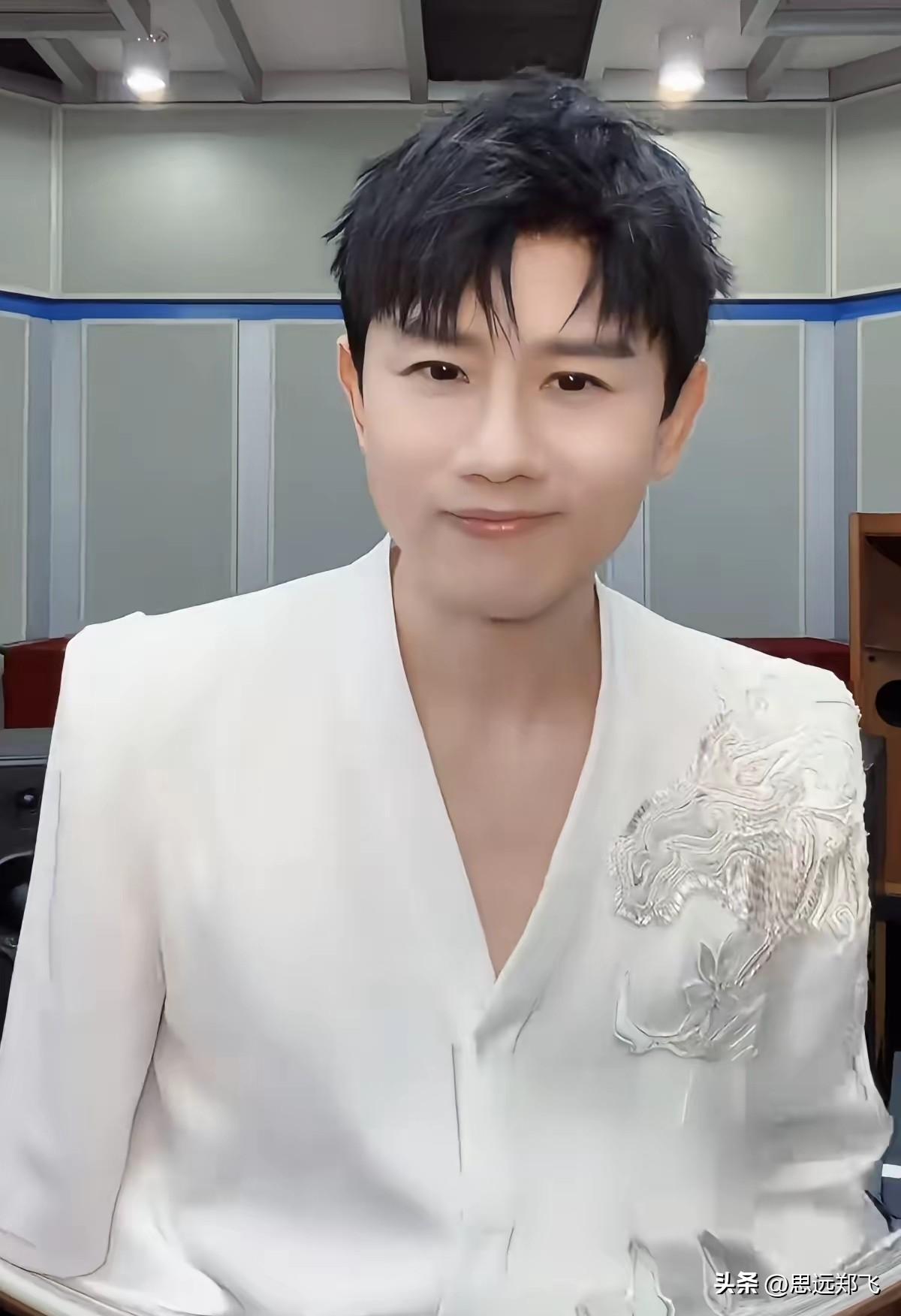 43岁的张杰
给所有的男星提了个醒
以后感情的事，一定要摸清楚对方的人品再谈
