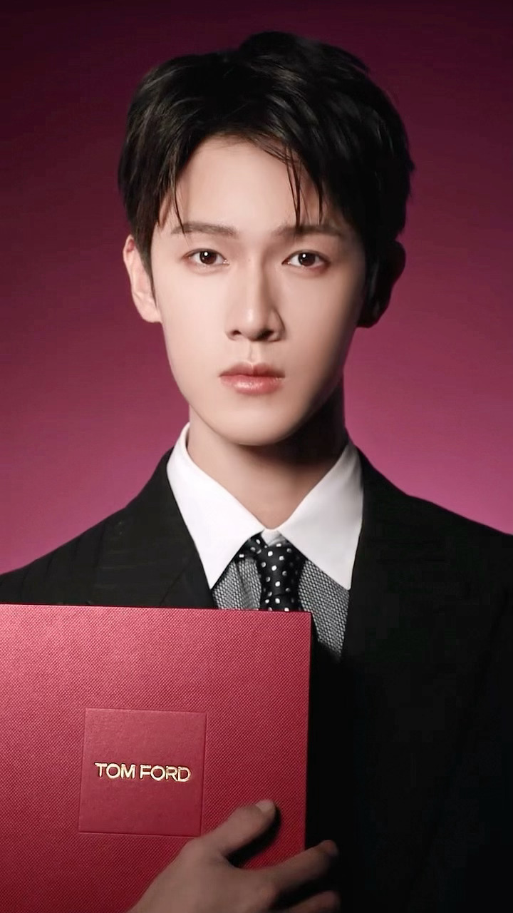 李昀锐tf最新品牌大片，怼脸颜值暴击！！