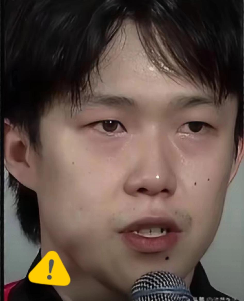 看到王楚钦这一幕，真的破防了！

采访时一句“总结啥玩意来着”，不是迷糊，是拼到