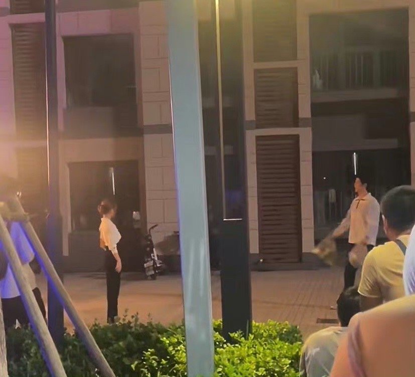 赵露思《许我耀眼》夜戏路透图，美女的状态如何？ ​​​