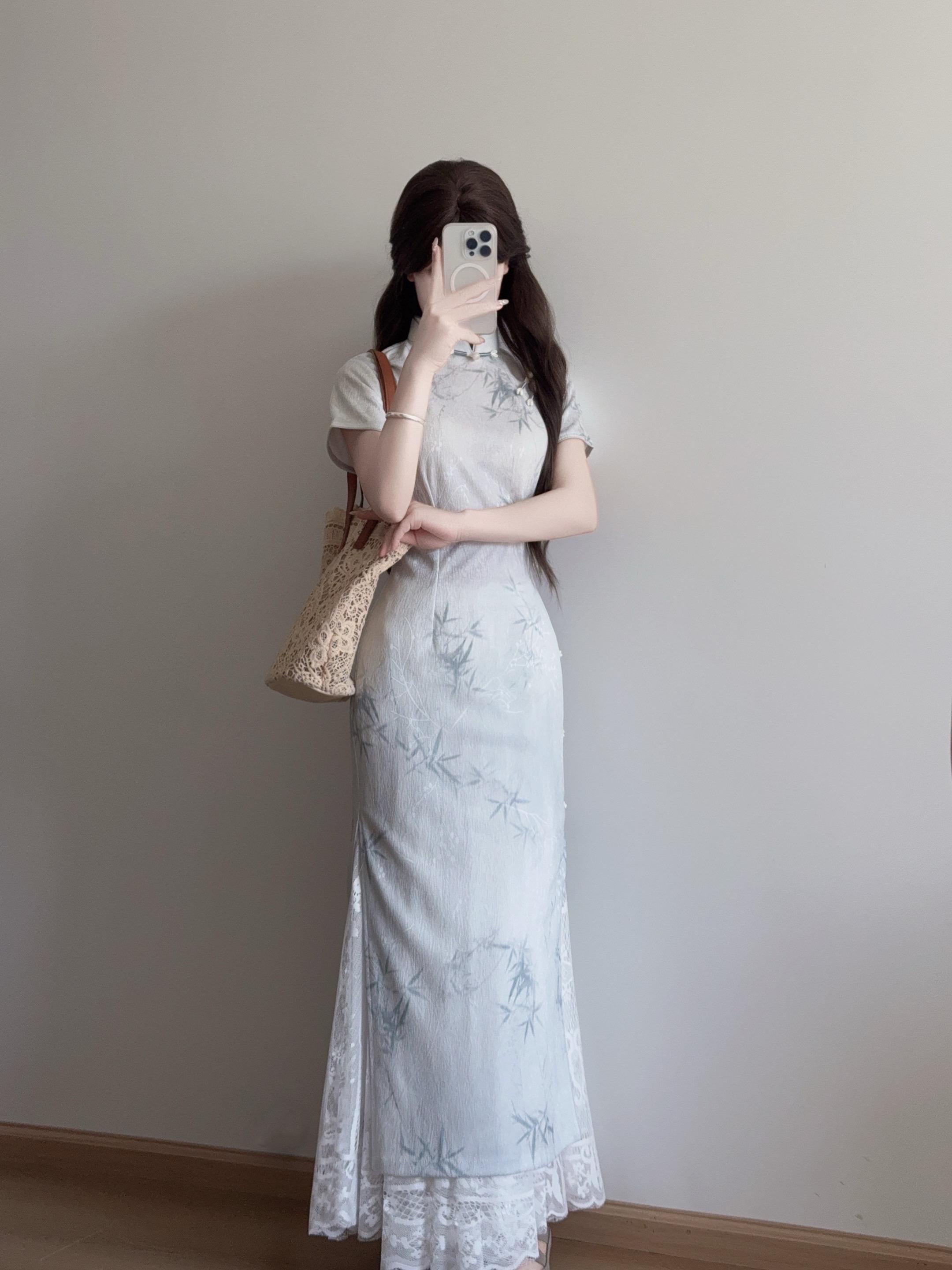 钟爱蓝色。