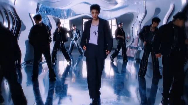 #肖战1005生日快乐#好适合这个bgm，哈哈，骚骚的[doge]。