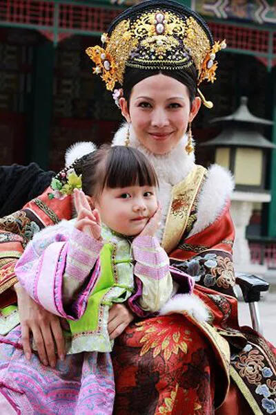 甄嬛传吻戏最多的演员长大了 小时候是软萌小团子，如今长成清秀美少女，纪姿含变化好