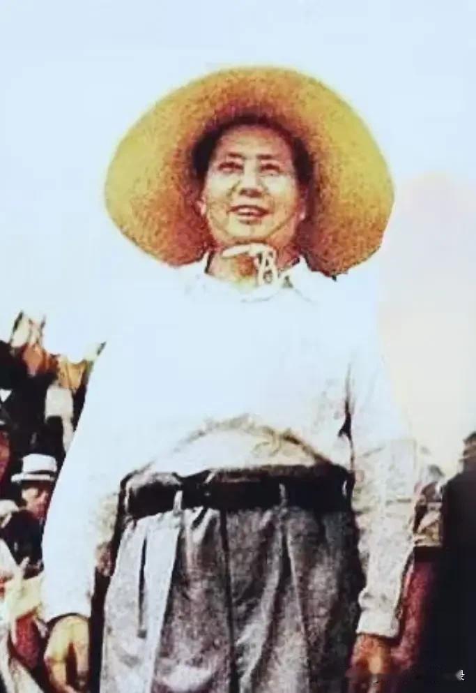 胸怀天下，力挽狂澜。
毛主席万岁！战无不胜的毛泽东思想万岁！[玫瑰][祈祷][玫