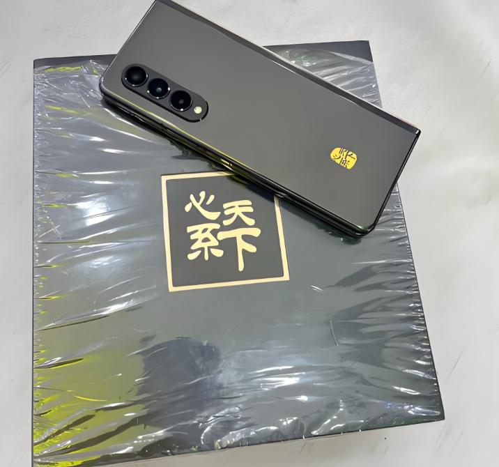 现在，网上都在说三星的“心系天下”手机的公益项目，
有人说这跟古天乐默默捐款建希