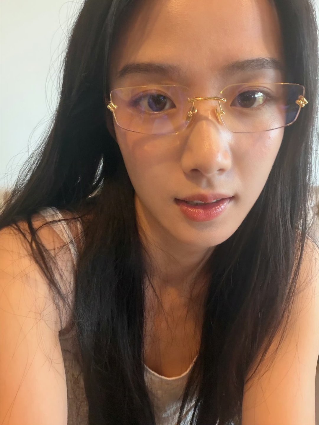 卢昱晓重游英国此女 拿捏起姐感 简直轻而易举。 
