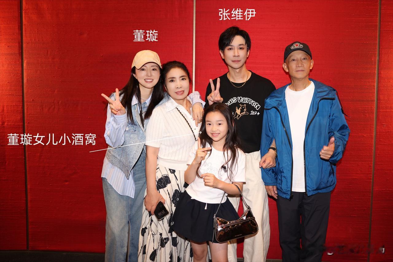 46岁的女演员董璇突然官宣再婚，这消息一出来就引起了轩然大波。大家更震惊的是，她