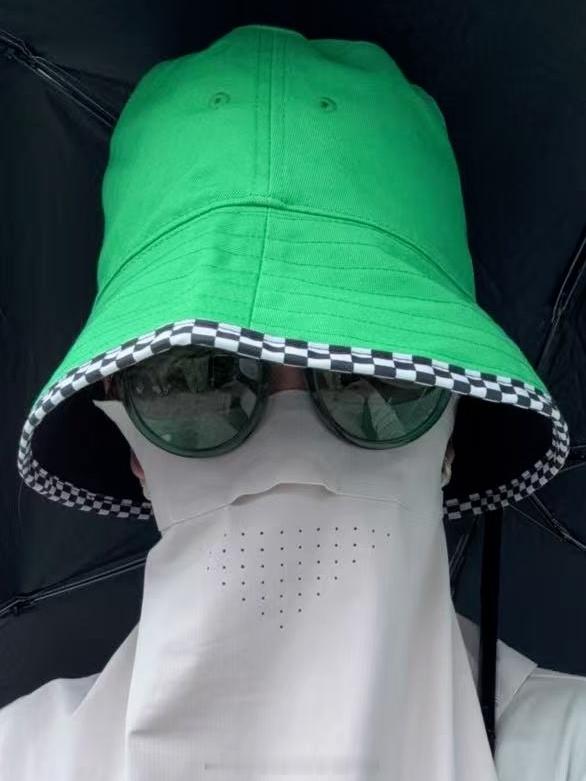 看看你的人肉干儿家属，快热爆了需要正绿色口罩！！！需要便携挂脖风扇降温！！！啊啊