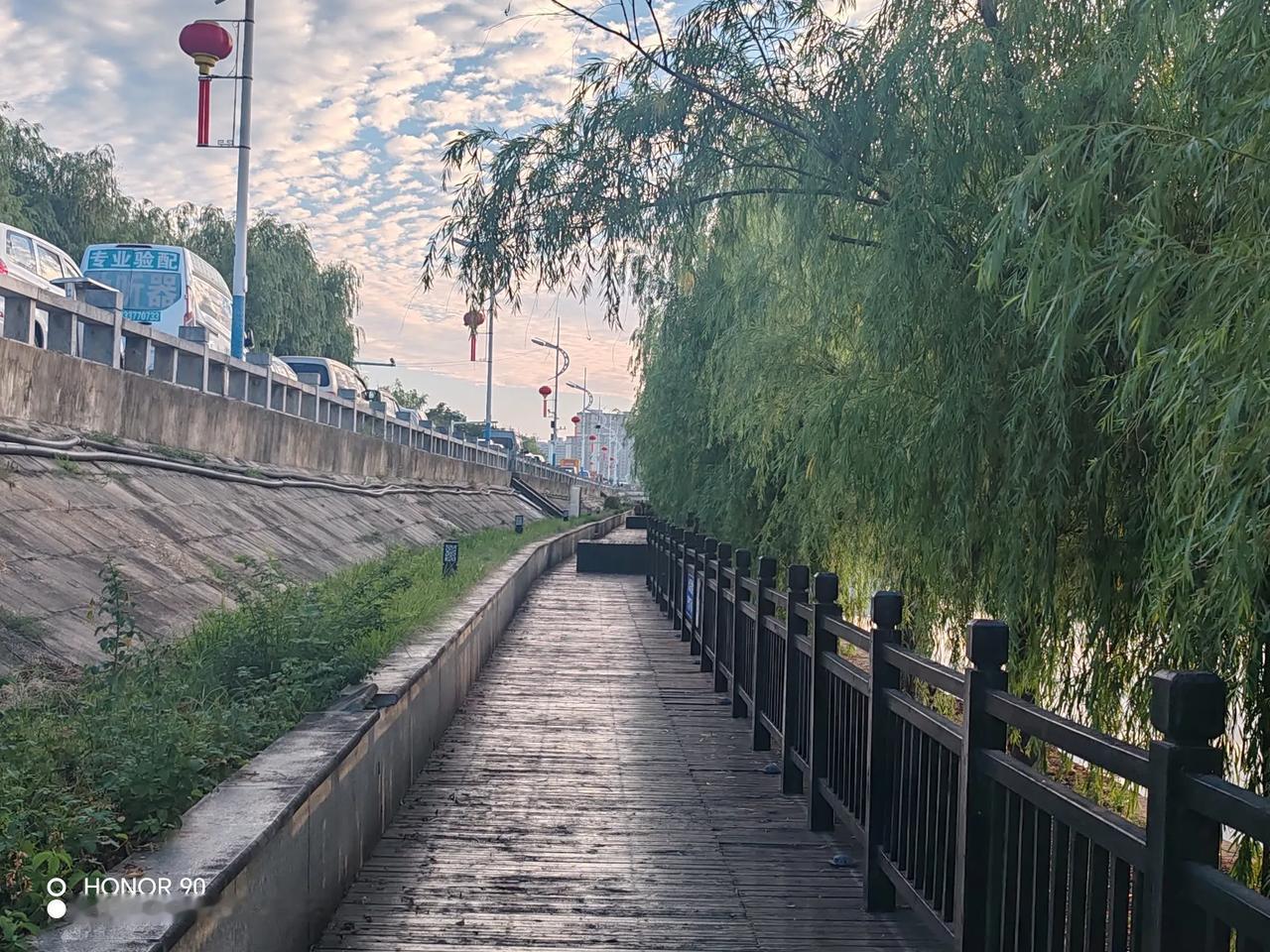 教育事业发展的瓶颈在哪里? 教育事业发展的瓶颈还真不少。
    教育资源分配不