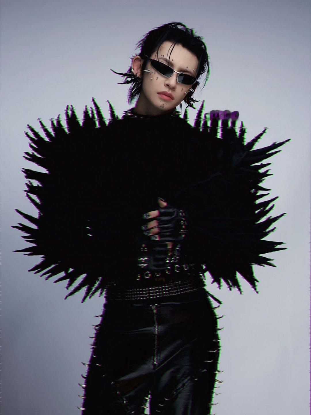 小鬼直播 看完小鬼直播只想说：这样的爱豆哪里领？不靠哥哥不算长大，是哥哥不行。新