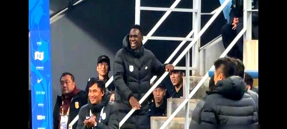 马莱莱伤成那样还硬顶着上场，大连球迷心疼坏了。
 

去年踢完北京国安，他这耻骨