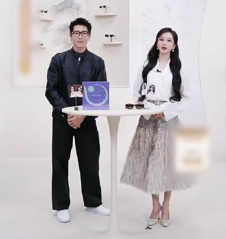 刘诗诗美得我眼前一亮 直播状态封神引全网心动
刘诗诗最新直播出场镜头一经流出，立