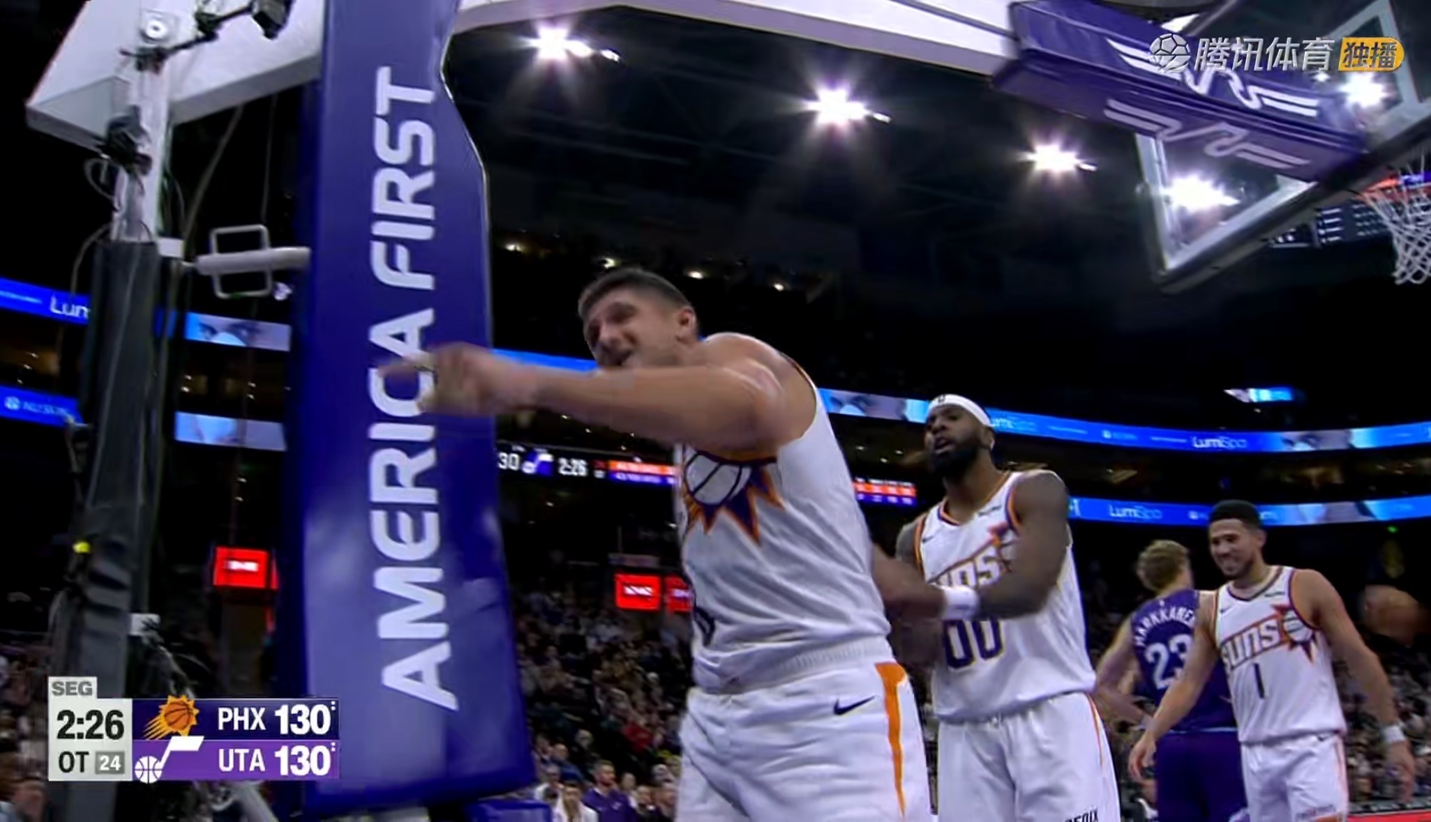 看完这场太阳爵士….想到上周末打完快船专门走进发布会问了奥特关于球队中锋轮转的问