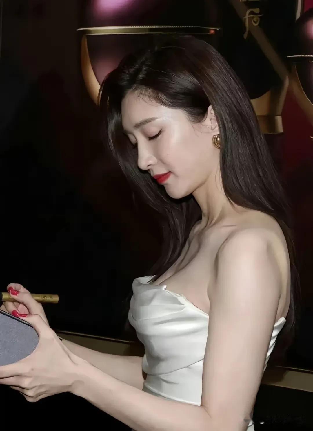 38岁不嫁，姐不是嫁不出，是不想将就！

江疏影38了，还没结婚？别急，不是没人