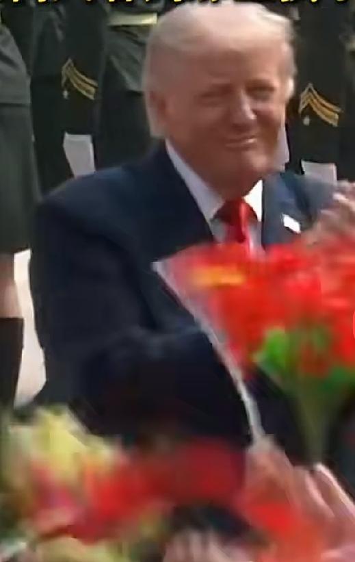 我看过无数孩子们挥舞着花束欢迎外国政要首脑的场面，唯有这次让我感动的流下了眼泪。