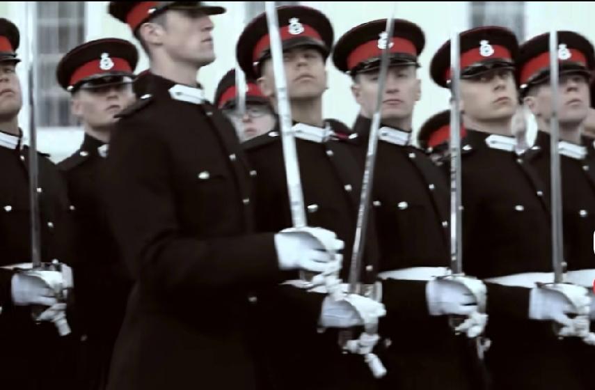 受中国大阅兵的影响，最近许多国家都在开展大阅兵，像塞尔维亚、英国都在举行阅兵仪式