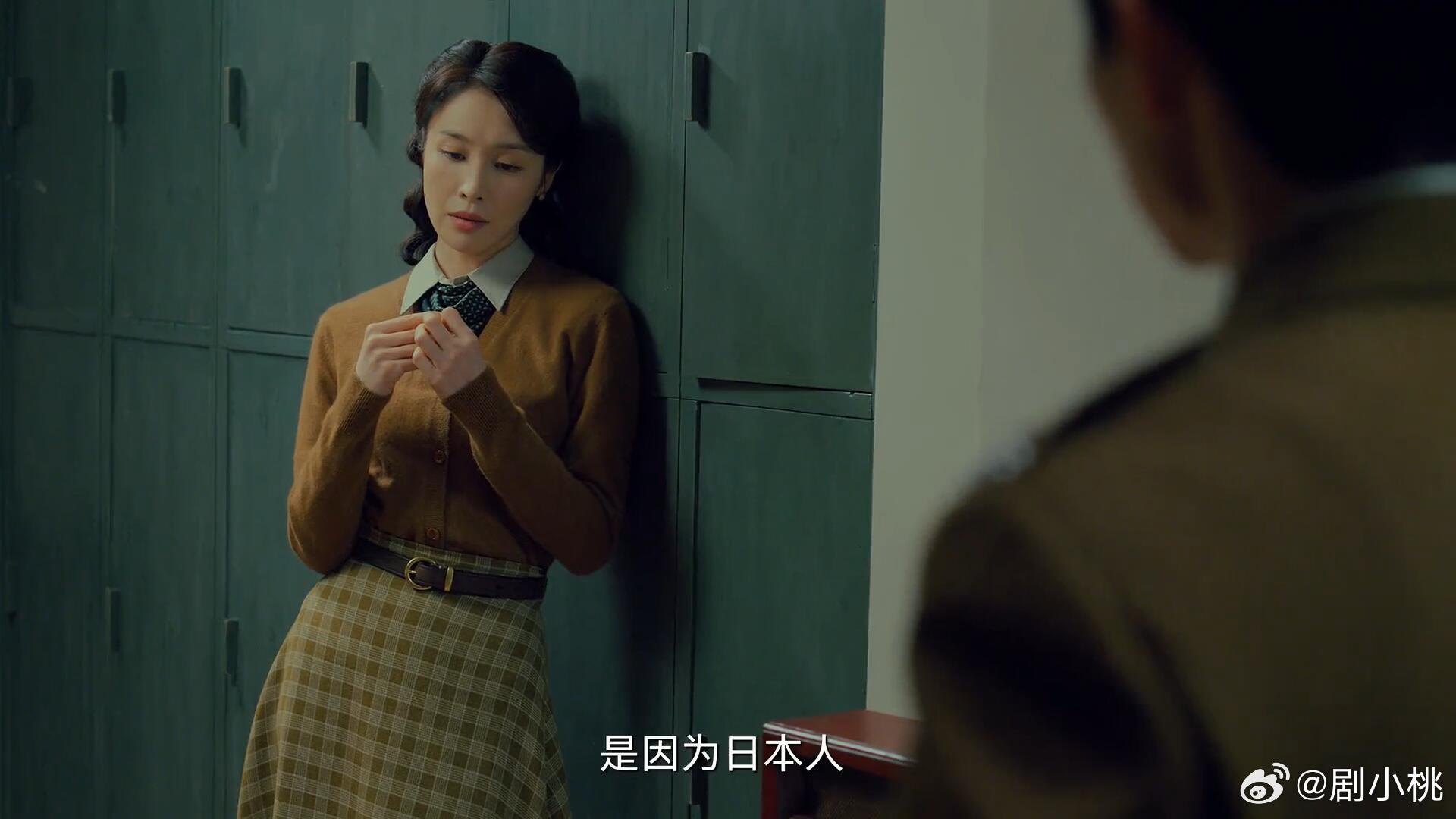 隆妮演出了那个年代的人 黎晴从麻木到警醒，隆妮演得细腻，太有代入感！​ ​​​
