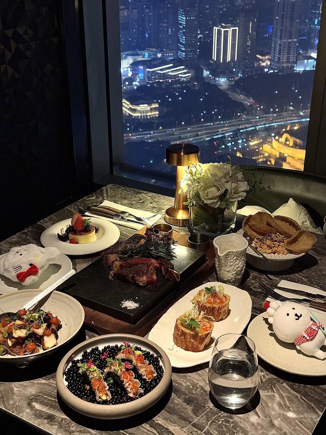 上海有自己的漂亮曼哈顿江景餐厅！！