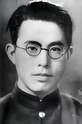 1942年，地下党郑文道求死未果被日军囚于医院。护士换药时总多给一张纱布，他猛然