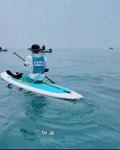 李昀锐体育生学习能力就是强小林也太会了吧！不愧是体育生出身，李昀锐水上划桨速成简