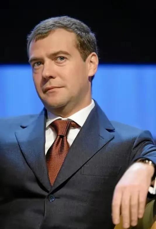 俄罗斯前总统梅德韦杰夫放出了狠话，表示一旦俄罗斯失败的话。将会对以下几个国家发射