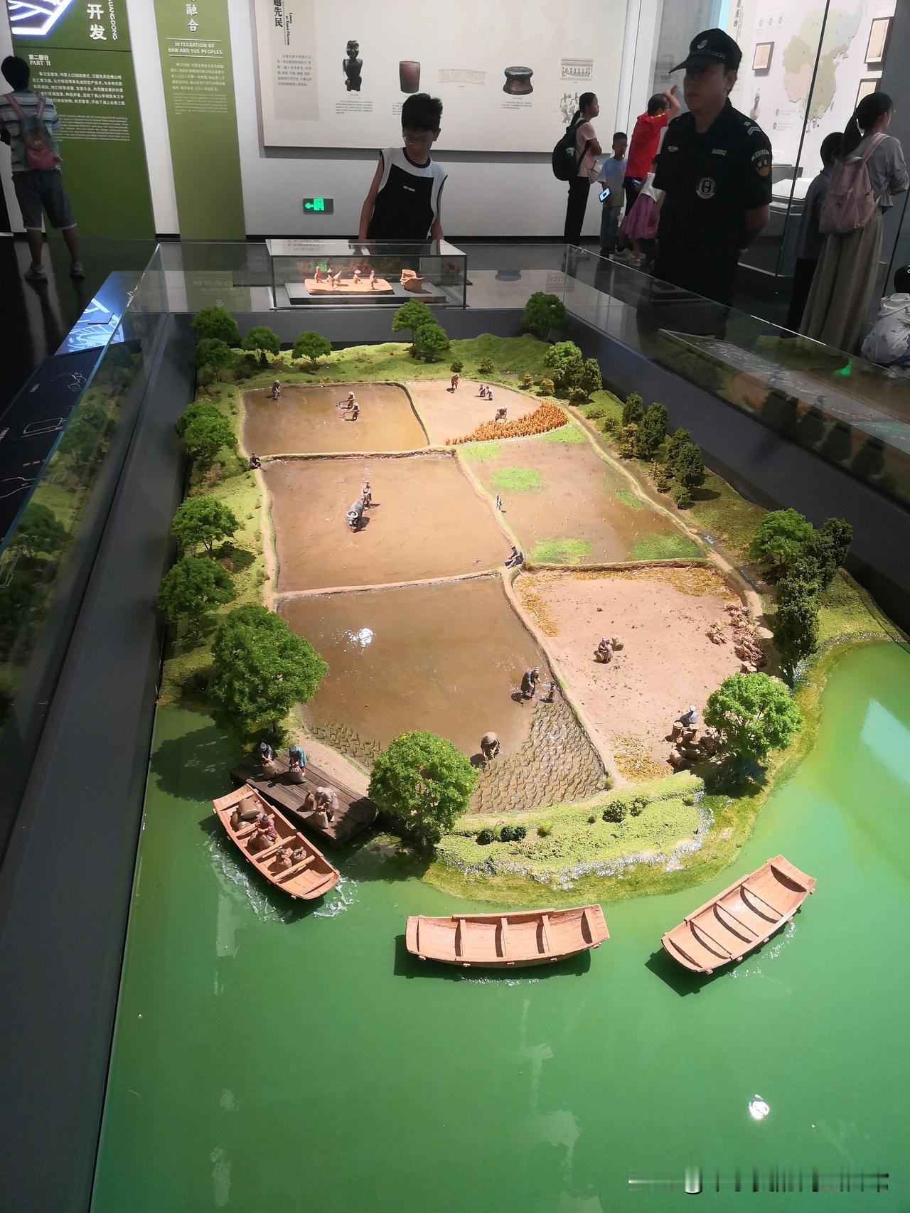 国庆带娃逛博物馆，这才是遛娃圣地
 
国庆带娃别再扎堆人挤人了！佛山博物馆里，孩