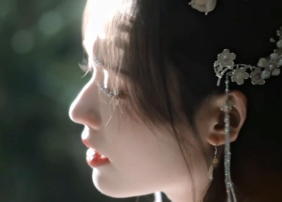 陈宙飞拍出了林允人生镜头  阿谁割腕救人的时候，其实让人觉得很有触动了呀，这次在