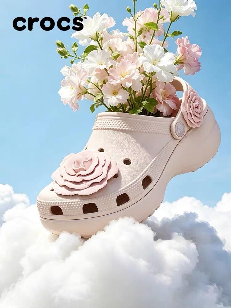 crocs全球品牌代言人樊振东 可爱叠叠，洒落花瓣，一肩青山云色情。幸福点点，行
