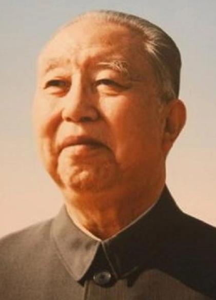 周总理去世后谁当总理？毛主席力荐一人却遭到婉拒：“您考虑别人吧。”

1976年