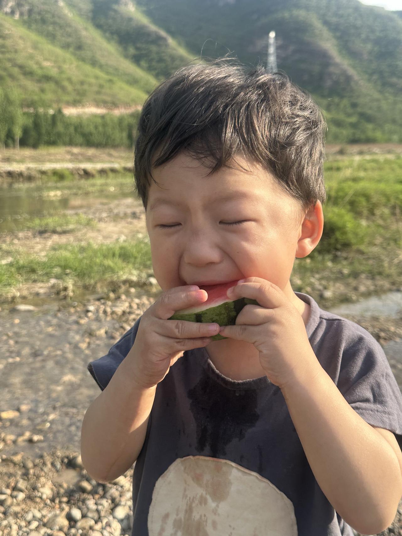 今日头条能发实况照片了，这功能真不错。就像一个时光机，能把拍摄前后的动态和声音都