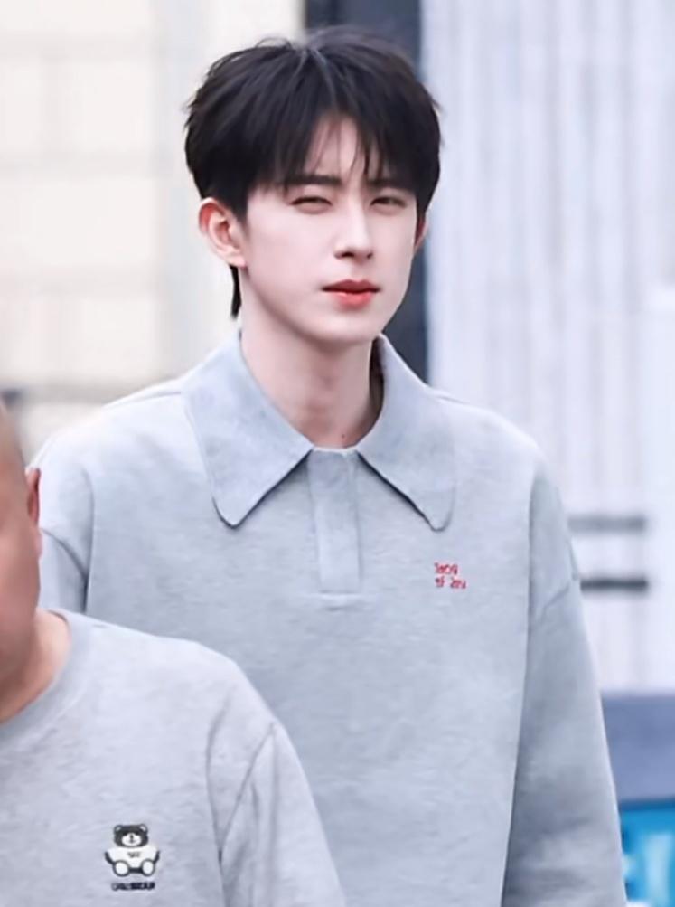 卫衣➕顺毛的魅力也是无穷大[流鼻血]

@敖瑞鹏的微博 

敖瑞鹏不二之臣 AR